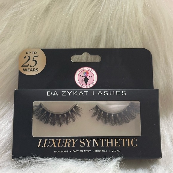 Gloria 4D Luxury Synthetic Handmade Lashes – Dramatic, Reusable, Easy Apply - Picture 2 of 2